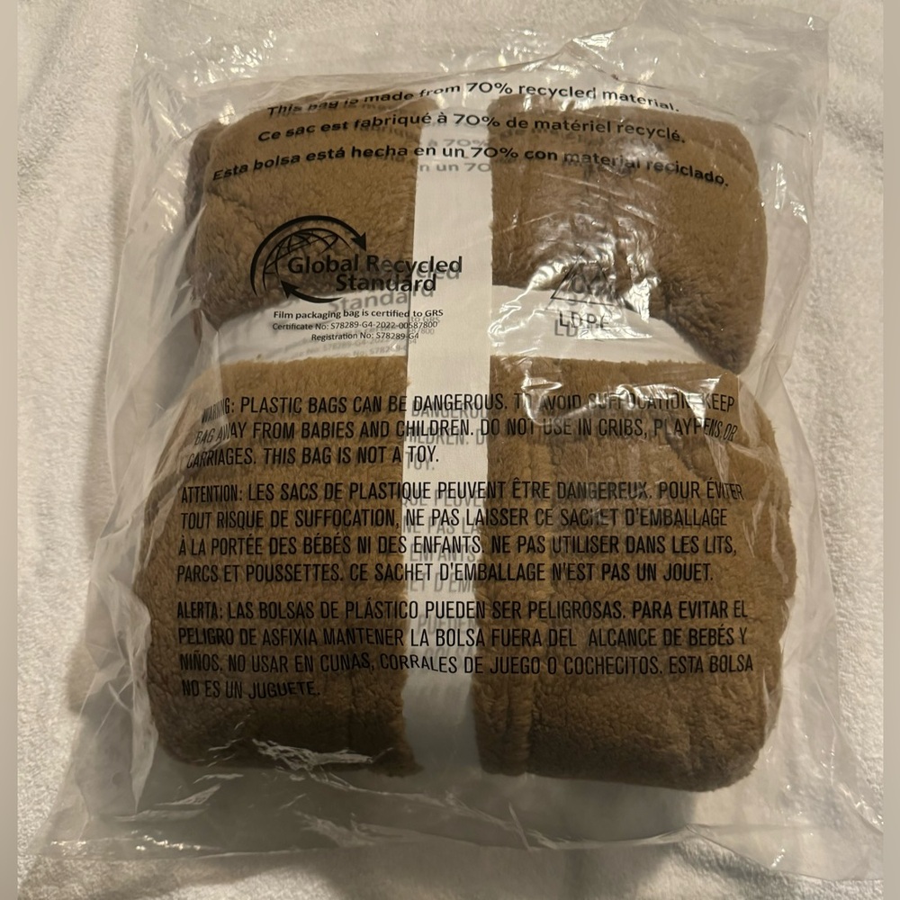 #610 - Pottery Barn Unisex Gingerbread Cozy Plush Teddy Bear Holiday Robe - Picture 5 of 15